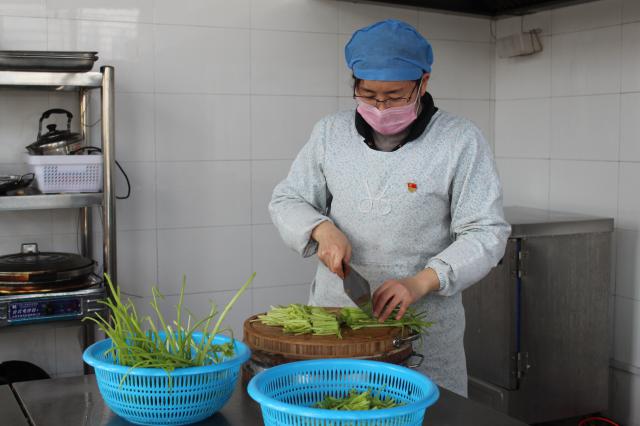 1581574173428854.jpg 我身邊的共產(chǎn)黨員+六安西中心+馬玲.JPG